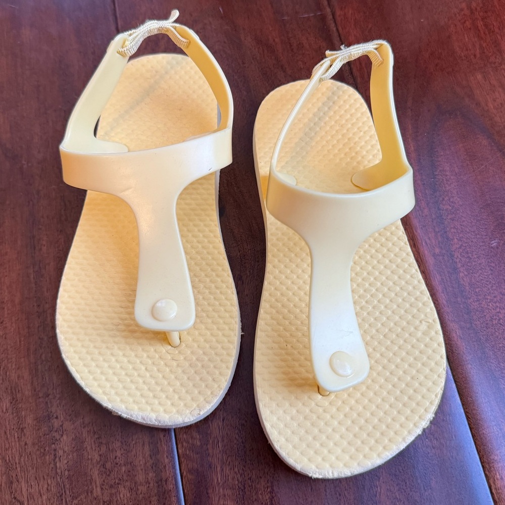 Old Navy | Little Girl Sandal in Sunbeam | 10